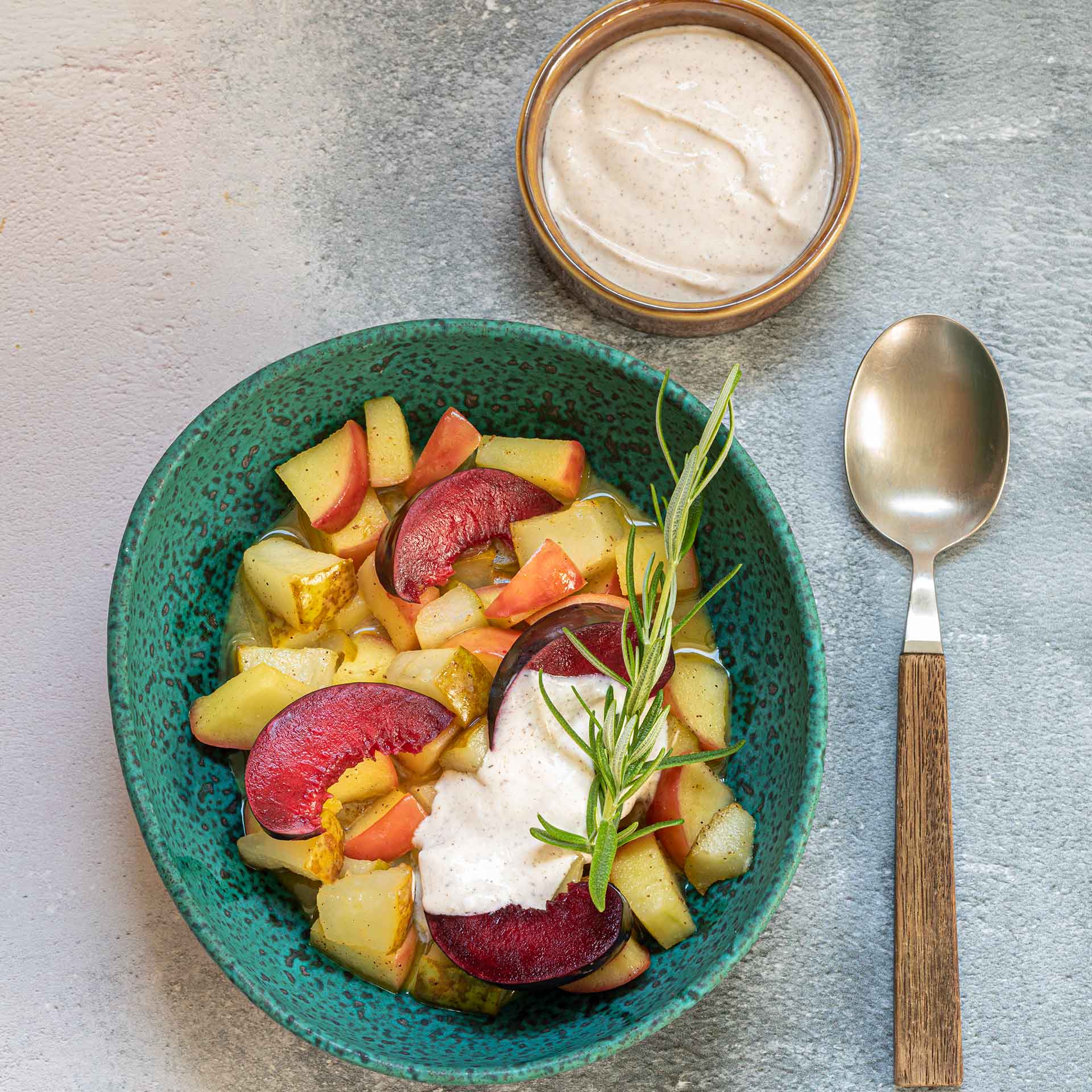 SteviaSweet | Warmer Obstsalat mit Zimtsauce zuckerfrei