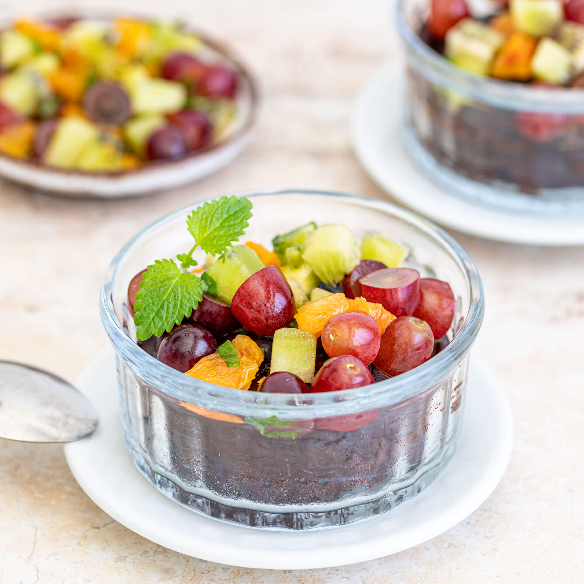 Schokoladen-Lavacake mit Obstsalat, zuckerfrei | SteviaSweet
