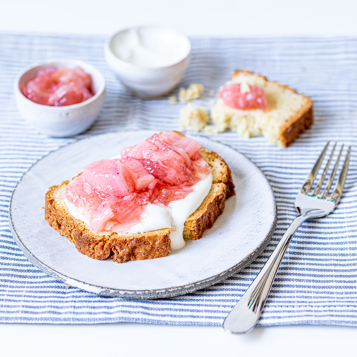 SteviaSweet Quatrequarts à la vanille et compote de rhubarbe sans sucre